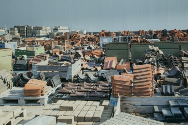 Stockage en extérieur de tuiles